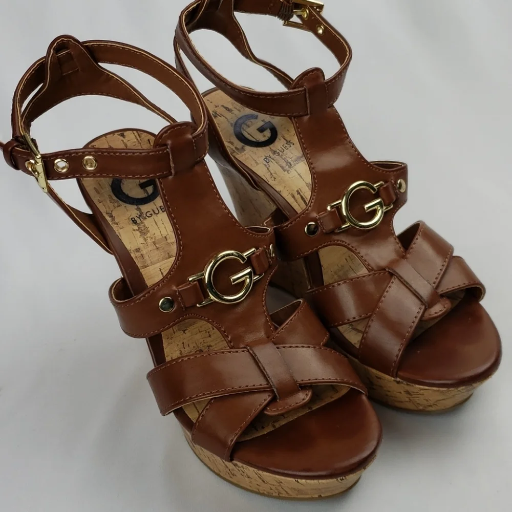 Guess Brown With Goldtone Trademark G Sz 6.5